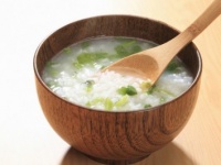 風邪をひいたときに食べるもの「おかゆ」「うどん」「バナナ」