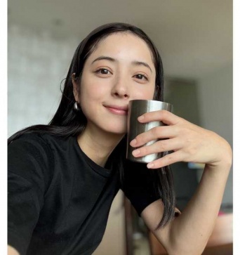 Instagram:佐々木希(@nozomisasaki_official)より