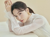 永野芽郁、うるおいあふれる瞳へ。カラコン「LaFORTE Léna」新ビジュアル公開