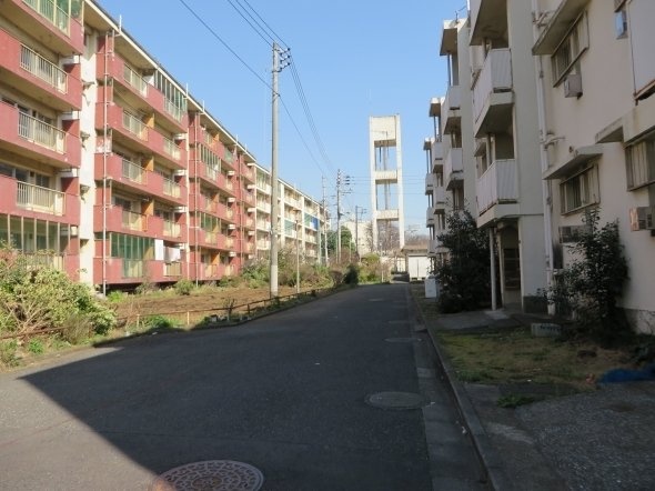 霞ヶ丘アパートの路地