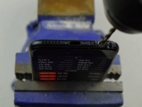 iPhone7にドリルで穴を空ければヘッドフォンジャックが復活するというガセネタを真似する人が続出→炎上