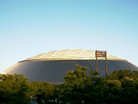 西武ドーム遠景（Tokorotenさん撮影、Wikimedia Commons