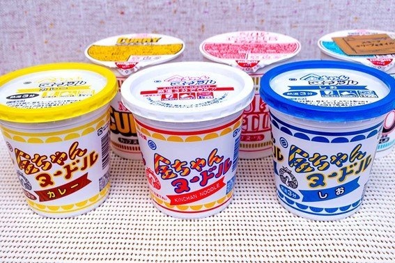 金ちゃんヌードル3品をカップヌードルと食べ比べ