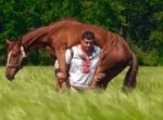 リアルハルク発見！　馬を持ち上げるウクライナの怪力男が凄すぎる