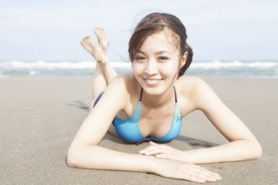 2位は“水色”、1位は？　男性が、彼女に「ぜひ着てきて!!」と熱望する水着の色TOP5
