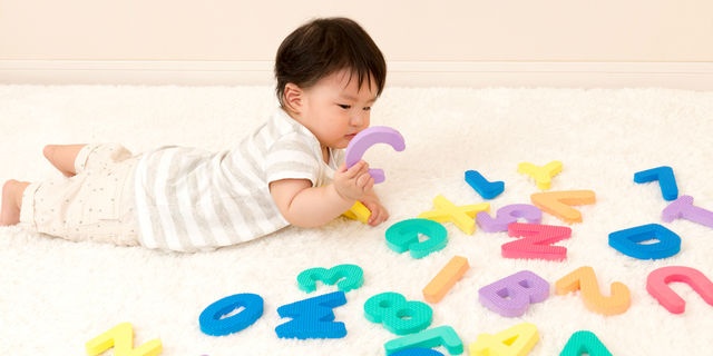 赤ちゃんとアルファベット