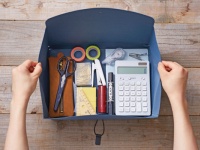 薄いのに大容量。小物と書類をまとめて持ち運べる「収納ケース」発売