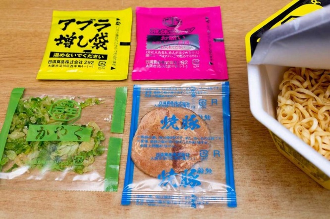 カップには4つの袋が入っている