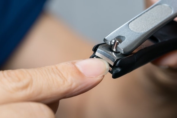 「夜に爪を切ってはいけない」と言われる3つの理由