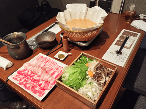 圧巻のパフォーマンスが魅力の絶品「肉」提供店を、人気グルメインフルエンサーが厳選紹介！#5