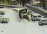 ありえない！？　除雪車がズッコけてしまったwww