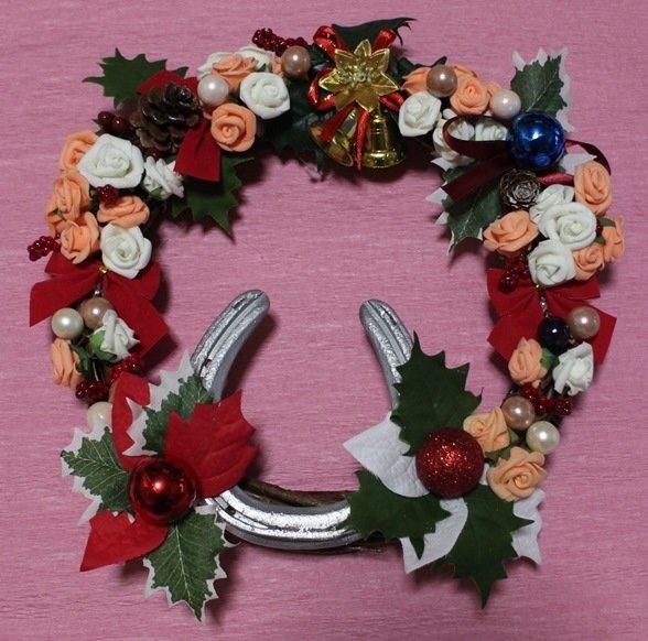 蹄鉄のクリスマスリース（画像提供：笠松競馬場 愛馬会）