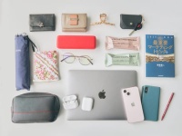 【バッグの中身】今話題のコオロギプロテイン「INNOCECT」マーケターの愛用品を聞いたらモテの秘訣も隠れていた!?