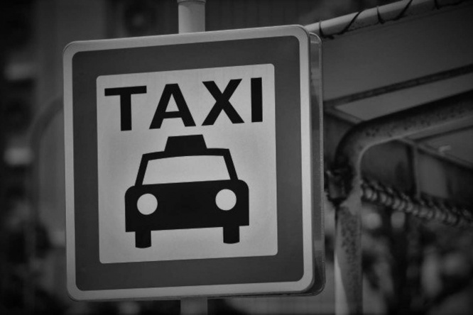 タクシーを待っていると...（画像はイメージ）