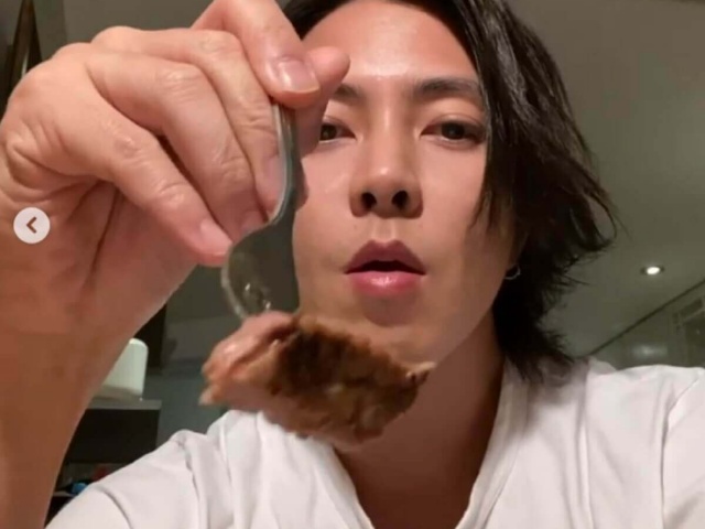山下智久 ステーキ あ ん 動画で大炎上 なんか痛い ナルシストすぎる 1ページ目 デイリーニュースオンライン 山下智久 ステーキ あ ん 動画で大炎上 なんか痛い ナルシストすぎる 1ページ目 デイリーニュースオンライン