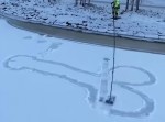 完全にアレにしか見えない！　スウェーデンの雪上アートが下品すぎる