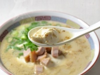 一風堂、麺がないラーメン「白丸とんこつ100年豆腐」を3店舗で限定発売！