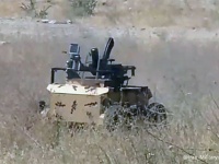 なお、この車両は自動的に爆発します。イラン軍が自爆装置を搭載した無人ロボット兵器を公開