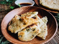 しっとりさくっと癖になるうまさ！台湾名物「葱油餅」の作り方【ネトメシ】
