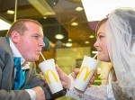 前代未聞！？　なんと、マクドナルドで結婚する夫婦が現る！！