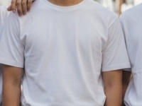 オシャレな〝白T着こなし勢〟を陥れる「恐怖のTシャツ」に11万人驚がく　「エグい」「ないちゃう」