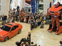 ロマンあふれる魔改造。BMWがトランスフォーマーロボに変形！