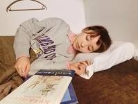 好きな本見ながら......