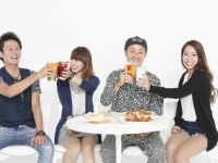 若者だけじゃない!? 日本人のアルコール離れってほんと？ 国税庁の「酒レポート」を調査してみた