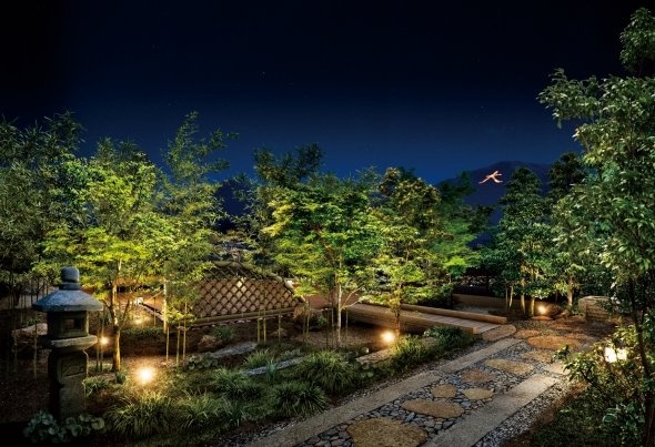 屋上庭園「空庭」。東山の致景に心を遊ばせることも