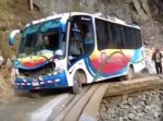 山あり谷あり… ネパールのヤバい道路の映像集が想像を超えていた。
