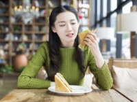 デートでドン引きした女性の食べ方4つ