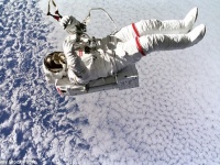 人間の遺体は、宇宙に新たなる生命体を誕生させるきっかけになるのか？