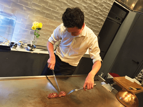圧巻のパフォーマンスが魅力の絶品「肉」提供店を、人気グルメインフルエンサーが厳選紹介！#11