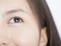 目元は特別なケアが大事！　実際のところ「アイクリーム」って使ってる？