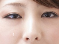 うーわ、腫れぼったい！　目のむくみを取る方法3選