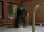 大量の水が入り込んだウェットスーツが黒い風船のよう・・・。