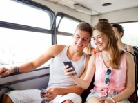 6割以上の女子が交換〇〇〇！　旅先で出会った男性と連絡先を交換したいと思う？