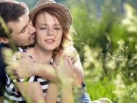 もっと抱きしめて～！　女子が魅力を感じる「男子の体つき」