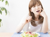 ちゃんと食えよ！　男性がデートでドン引きした食事マナー3つ
