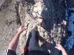 スリル満点！左右どちらも切り立った崖“モアパ・ピーク”を登るクライマー視点映像が凄い