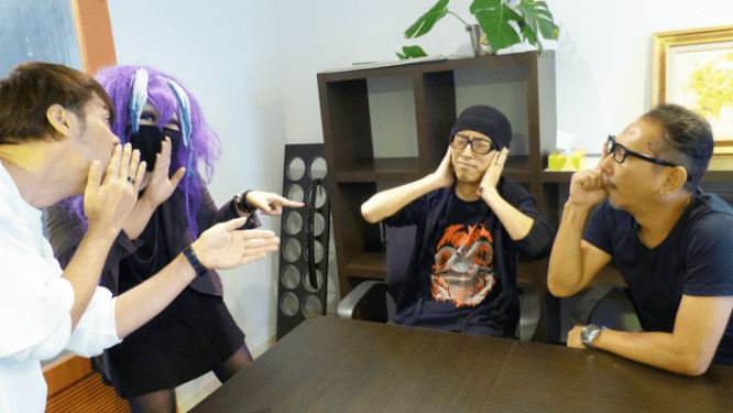 時代遅れであることを知らされる徳さんと真の字