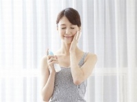 だら～んとした顔にサヨナラ！　とっておきの「たるみ」対策4選