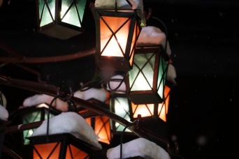 小樽の夜にキラキラ輝く〝クリスマスツリー〟に3万人うっとり　「かわいい〜！絵本みたい！」「粋な演出」