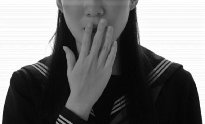 「彼氏の家から原付で帰宅していた高校生の私。信号待ちの度に横に止まる軽トラの窓から職人が...」（神奈川県・50代女性）
