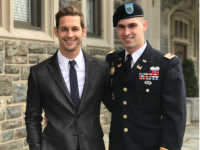 時代は着実に進歩してる。アメリカの軍人男性が軍のプロムにボーイフレンドを同伴して話題に