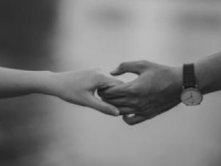でも気になる。振っちゃった男性に対する女子の本音