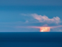 まさかの水平線から登場！　佐渡島から「柏崎花火」を独り占めした写真がステキ