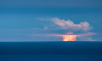 まさかの水平線から登場！　佐渡島から「柏崎花火」を独り占めした写真がステキ