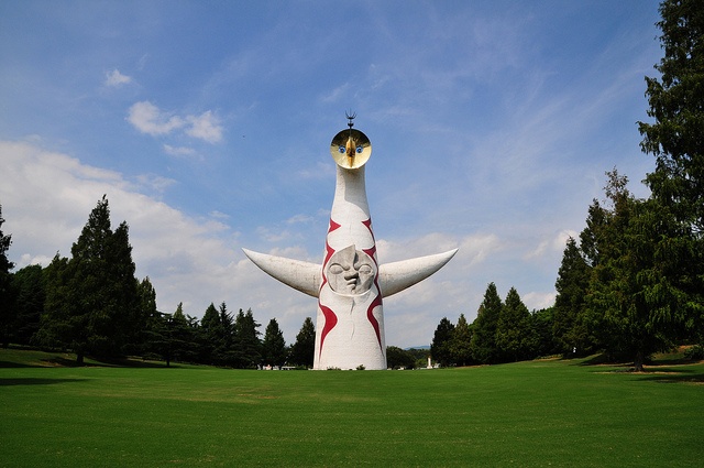 太陽の塔（m-louisさん撮影、Flickrより）