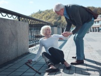 情けは人の為ならずは本当だった。誰かのために行動すると身体的な痛みが和らぐことが発見される